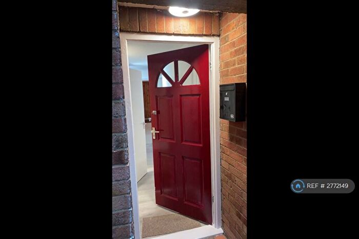 2 Bedroom Flat To Rent In Harwich Road, Colchester, CO4