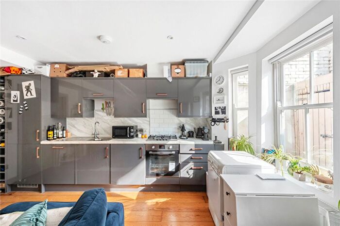 1 Bedroom Flat For Sale In Blurton Road, London, E5