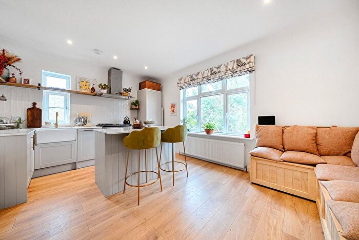 2 Bedroom Maisonette To Rent In Grove Lane, Kingston Upon Thames, KT1