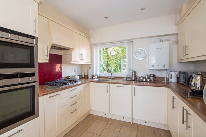3 Bedroom Flat To Rent In Windsor Court, The Esplanade, Penarth, CF64
