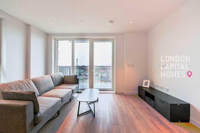 2 Bedroom Flat To Rent In Rm/Apartment Iris House, London, UB1