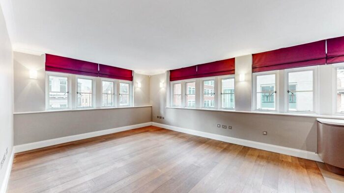 3 Bedroom Apartment To Rent In Tudor Street, EC4Y