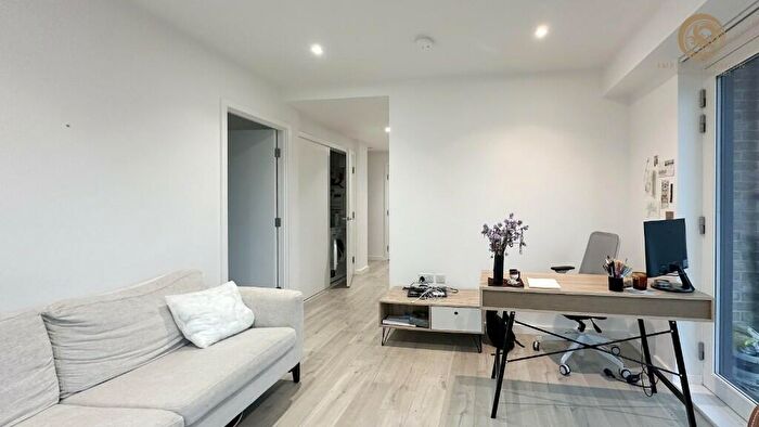 2 Bedroom Flat For Sale In Heartwell Avenue, London, E16