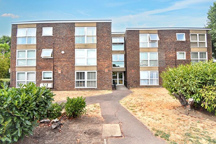 Studio For Sale In Burwood Road, Burwood Park, Hersham, Walton-On-Thames, KT12