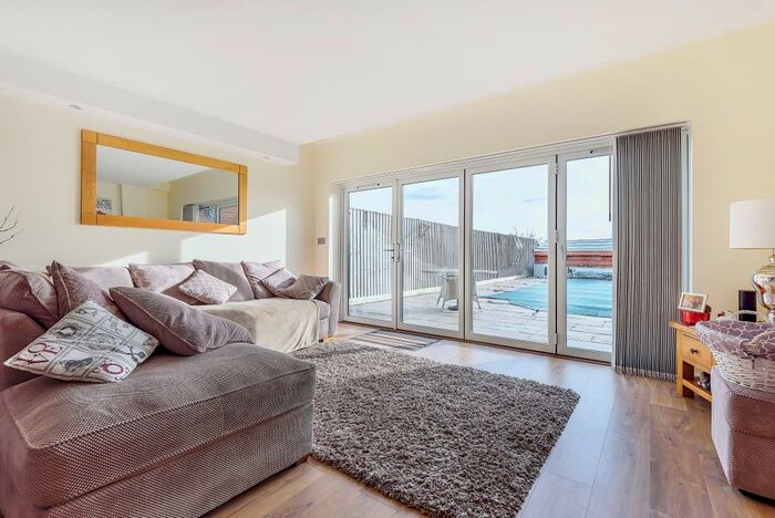 2 Bedroom Semi-Detached House To Rent In Thatcham, Berkshire, RG19