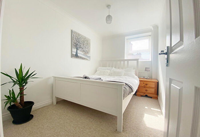 2 Bedroom Flat To Rent In Churchill Lodge, Alumdale Road, Bournemouth, Dorset, BH4