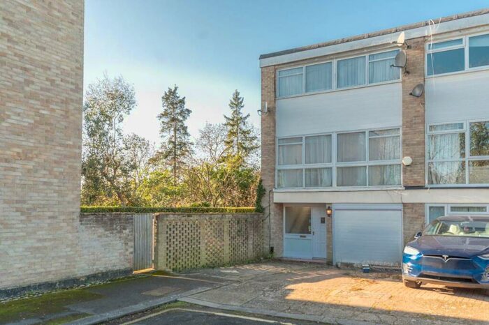 4 Bedroom House To Rent In Thorndyke Court, Hatch End, Pinner, HA5