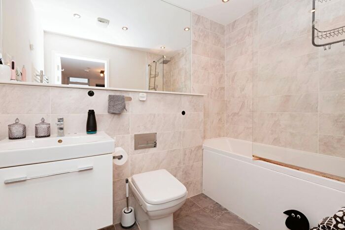 1 Bedroom Flat For Sale In Perth Road, Ilford, Essex, IG2