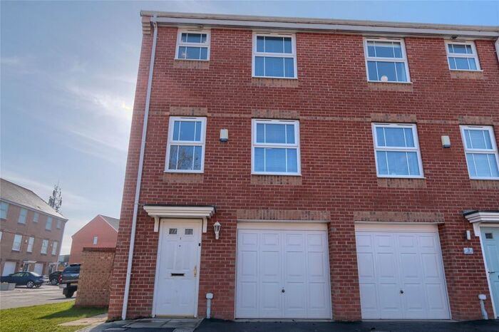 4 Bedroom Semi-Detached House To Rent In Martinet Road, Thornaby, Stockton-On-Tees, TS17