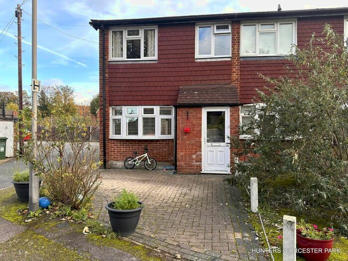 3 Bedroom End Of Terrace House To Rent In Ashton Close, Sutton, SM1