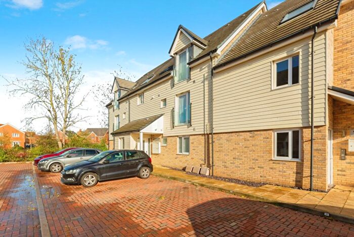 2 Bedroom Flat For Sale In Cameo Court, Aylesbury, Buckinghamshire, HP18