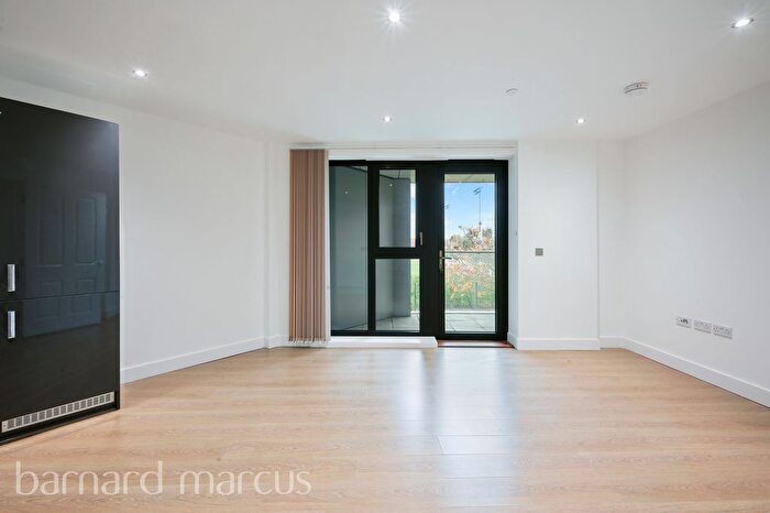 1 Bedroom Flat To Rent In Parade Gardens, London, E4