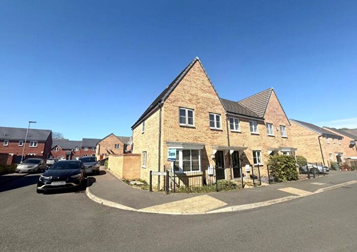 3 Bedroom End Of Terrace House For Sale In Everest Way, Peterborough, PE7