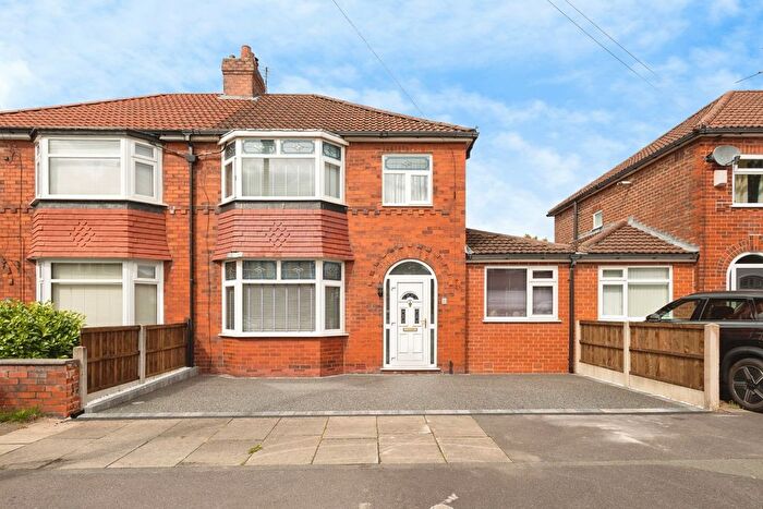3 Bedroom Semi-Detached House For Sale In Hewitt Avenue, Denton, Manchester, Greater Manchester, M34