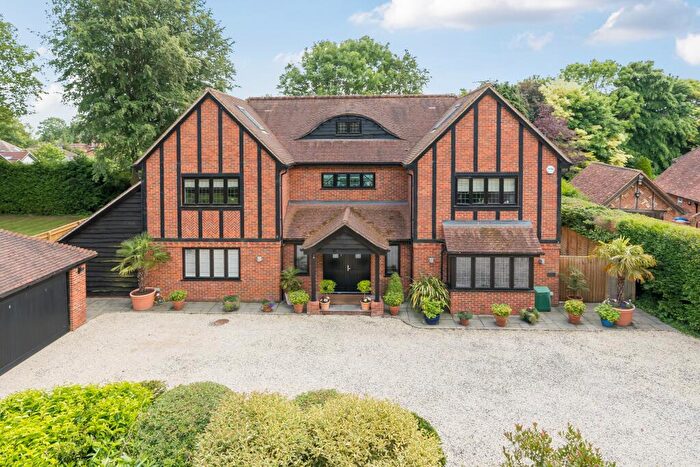5 Bedroom Detached House For Sale In Lime Walk, Pinkneys Green, SL6