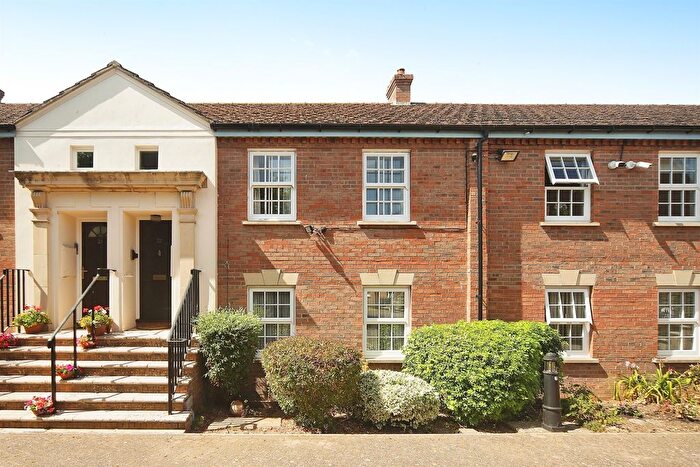 2 Bedroom Flat For Sale In Eastgate Gardens, Taunton, TA1
