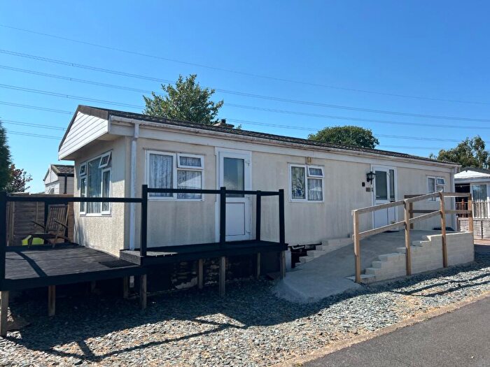 2 Bedroom Caravan For Sale In Lime Kiln Lane, Holbury, Southampton, Hampshire, SO45