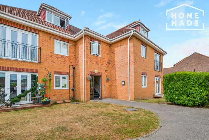 1 Bedroom Flat To Rent In Lodge Lane, Collier Row, Romford, RM5