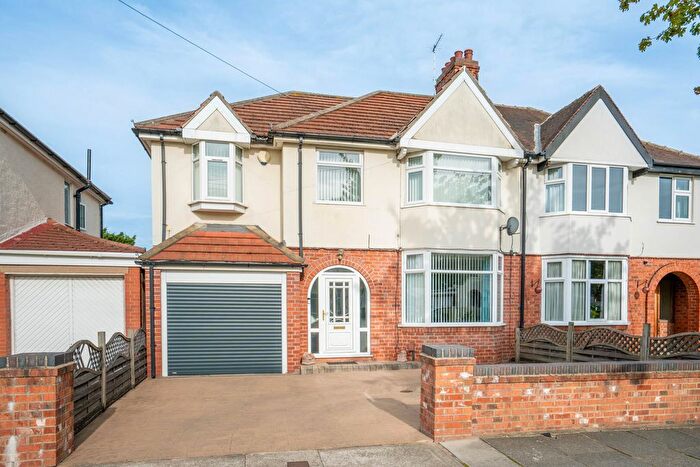 5 Bedroom Semi Detached House For Sale In Elmfield Avenue, York, YO31