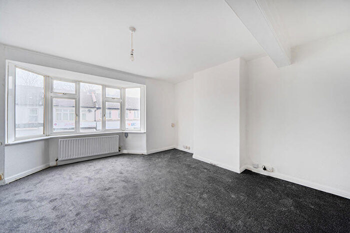 2 Bedroom Flat To Rent In Chipstead Valley Road, Coulsdon, CR5