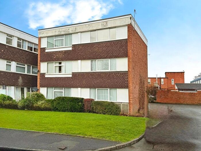 2 Bedroom Apartment For Sale In Remburn Gardens, Warwick, CV34
