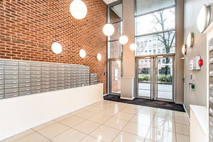 2 Bedroom Flat To Rent In Wilmington Close, Watford, WD18