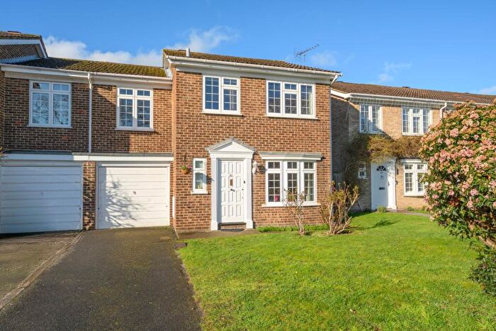 4 Bedroom Semi Detached House For Sale In Mayfield Gardens, Walton-on-Thames, KT12