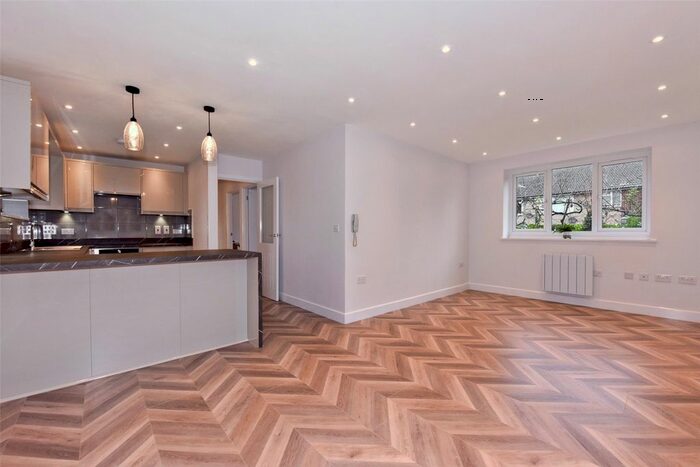 2 Bedroom Flat To Rent In Springfield Road, Windsor, Berkshire, SL4