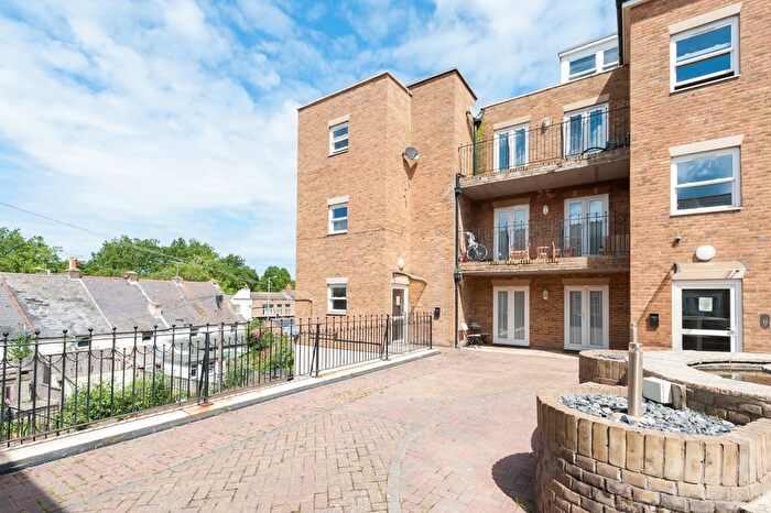 2 Bedroom Flat For Sale In Victoria Road, Ramsgate, CT11