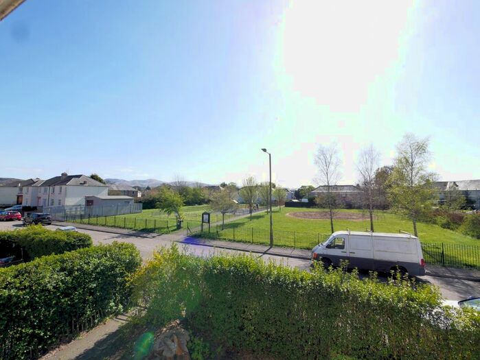 2 Bedroom Flat To Rent In Stenhouse Place East, Stenhouse, Edinburgh, EH11