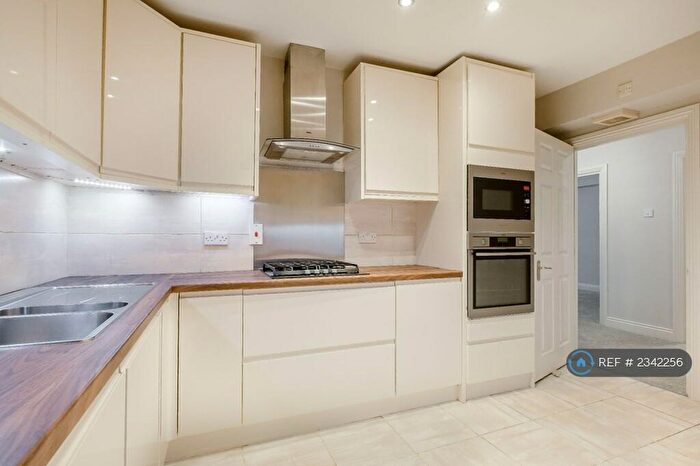 3 Bedroom Flat To Rent In Link House, London, E3
