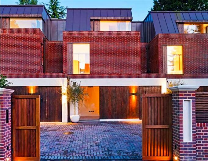 4 Bedroom House For Sale In North End, Hampstead, NW3