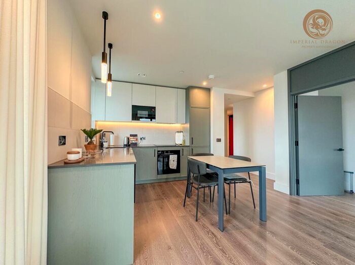 2 Bedroom Flat For Sale In Windsor Square, London, SE18