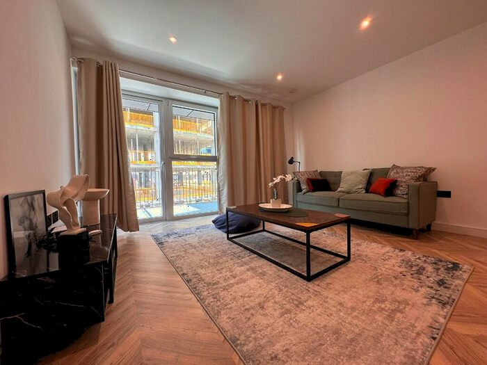 2 Bedroom Flat To Rent In Brook Street, Kingston Upon Thames, Surrey, KT1