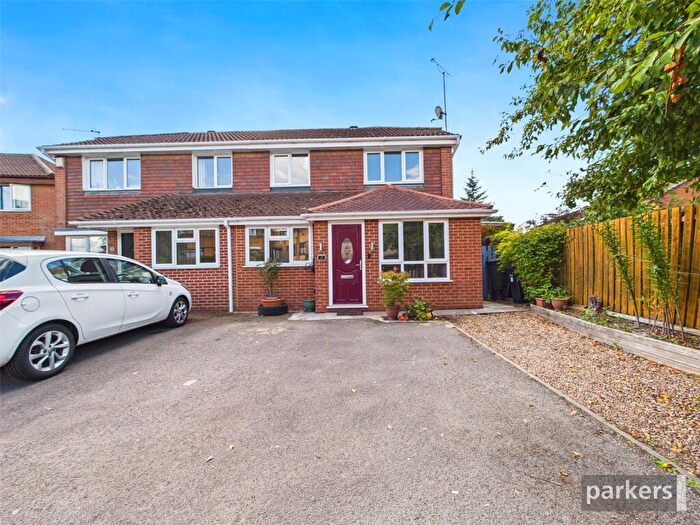 4 Bedroom Semi-Detached House For Sale In Hurricane Way, Woodley, Reading, Berkshire, RG5