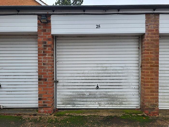 Parking To Rent In Stonegrove, Edgware, HA8