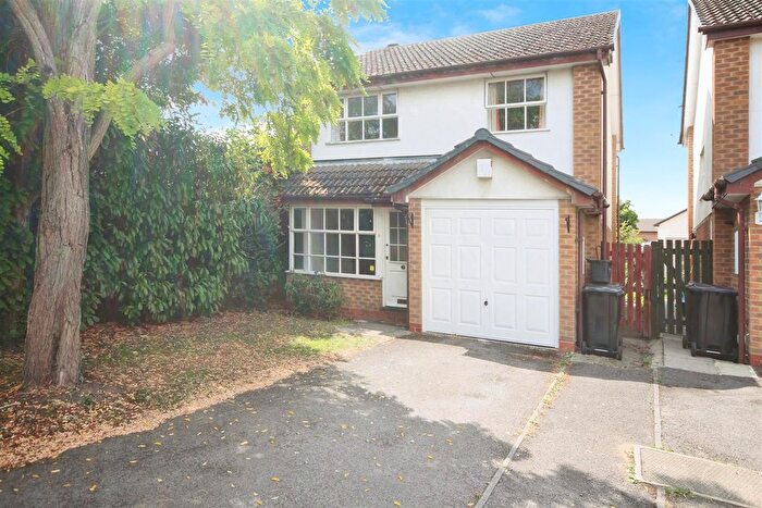 3 Bedroom Detached House For Sale In Rose Close, Woodley, Reading, RG5