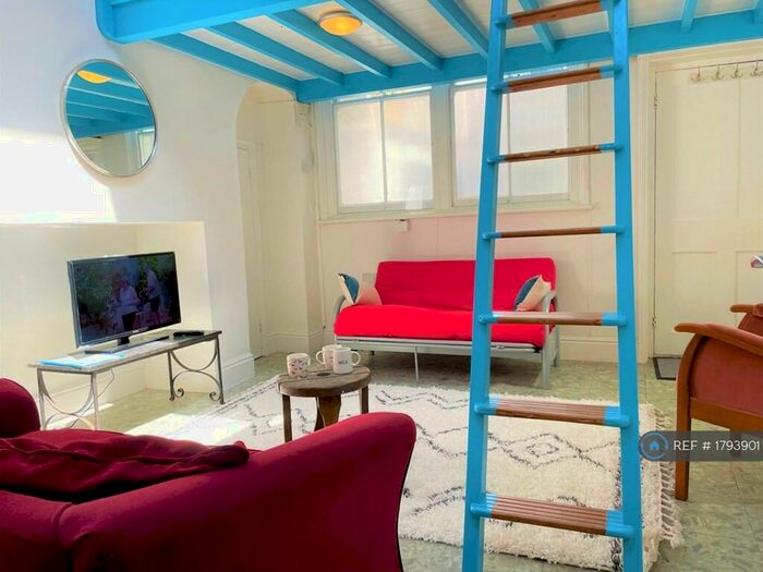 Studio To Rent In Castle Road, Cowes, PO31