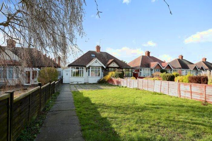 5 Bedroom Bungalow To Rent In Kettering Road, Northampton, NN3