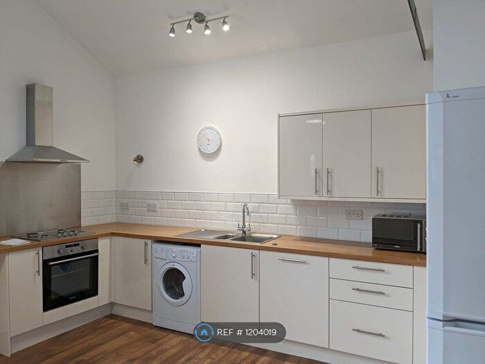 2 Bedroom Flat To Rent In Kings Road, Harrogate, HG1