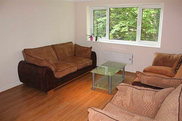2 Bedroom Flat To Rent In Bowen Road, Harrow, HA1