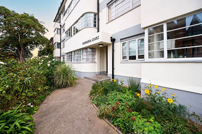3 Bedroom Flat For Sale In Forest Hill Road, East Dulwich, London, SE22