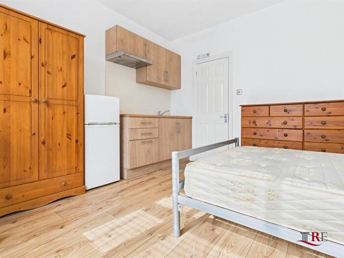 1 Bedroom Flat To Rent In Melrose Avenue, London, NW2