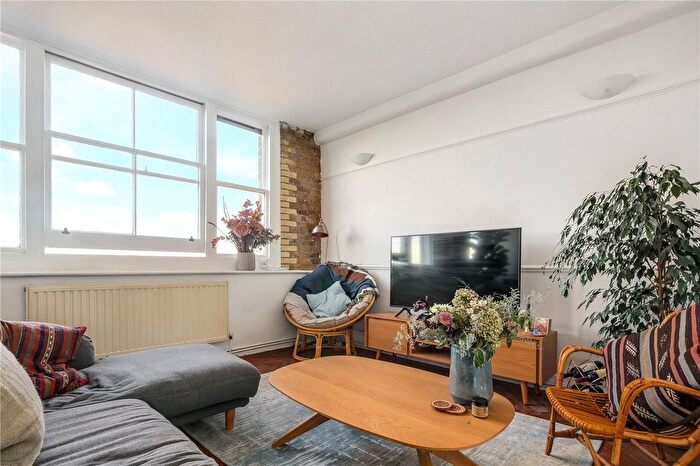 1 Bedroom Flat For Sale In Colonnades Apartments, Sylvester Road, London, E8