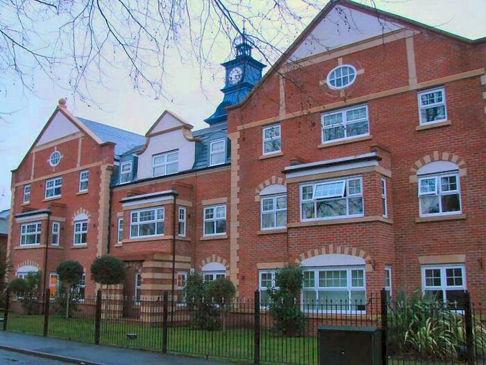 2 Bedroom Ground Flat To Rent In Woking, Surrey, GU21