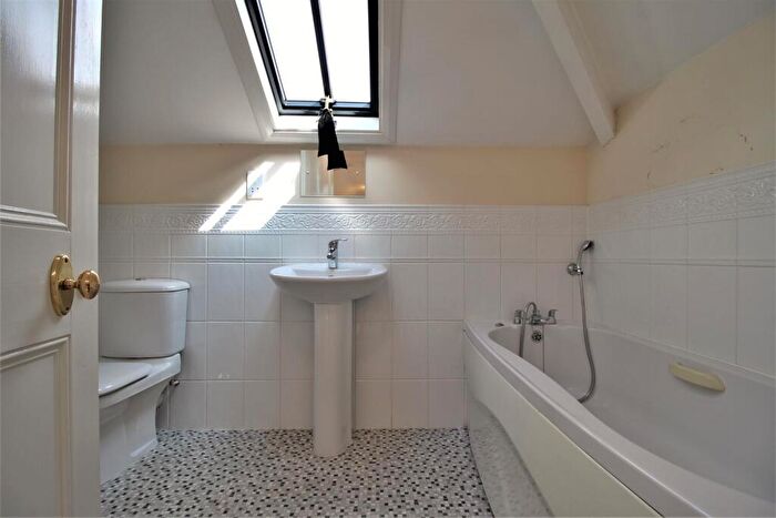 2 Bedroom Apartment To Rent In Duplex Apartment, Cliftonville -, NN1