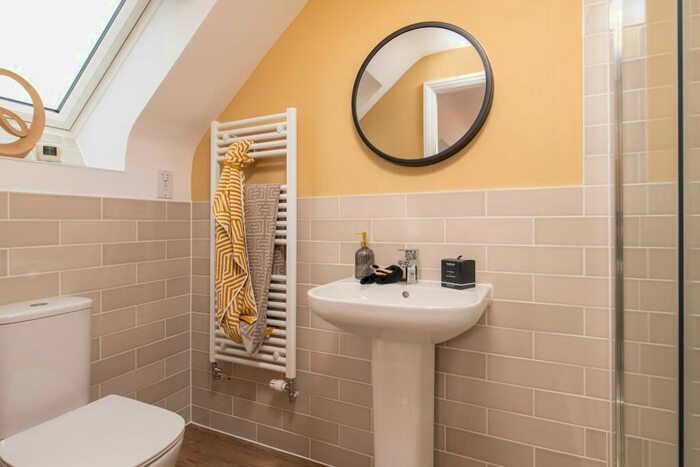 3 Bedroom Semi-Detached House For Sale In Walton Road, Drakelow, DE15