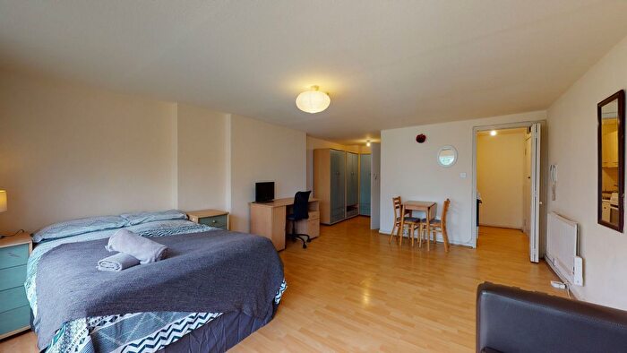 Studio To Rent In Chatsworth Road, London, NW2