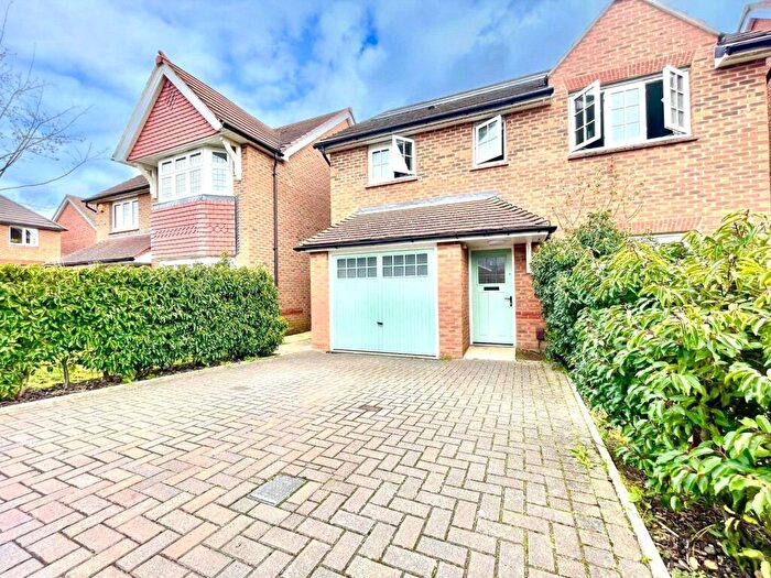 4 Bedroom Detached House To Rent In Martinet Road, Woodley, Berkshire, RG5
