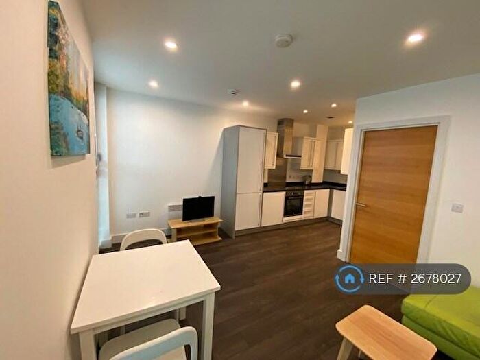 3 Bedroom Maisonette To Rent In Rumford Place, Liverpool, L3